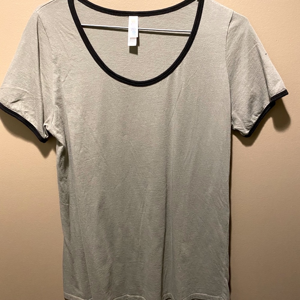 LuLaRoe Classic Tee Size S